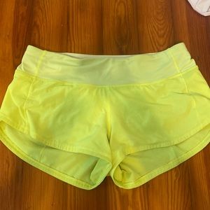 Lululemon speed up 2.5 highlighter yellow shorts size 4
